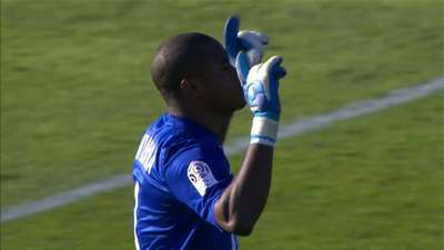 墨西哥一处世界杯训练场地状况百出：一角长满了树，边线是弯的（墨西哥一世界杯训练场问题频出：角落长树、边线不直）