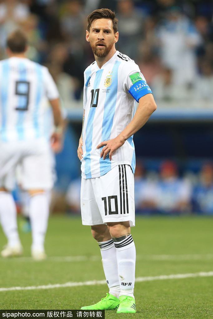 律师张冰：河南队拒不履行仲裁结果，涉及金额约77.83万元（张冰律师称河南队未执行仲裁裁决，涉款约77.83万元）